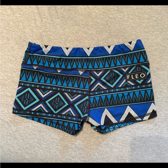 Fleo Shorts - Picture 1 of 2